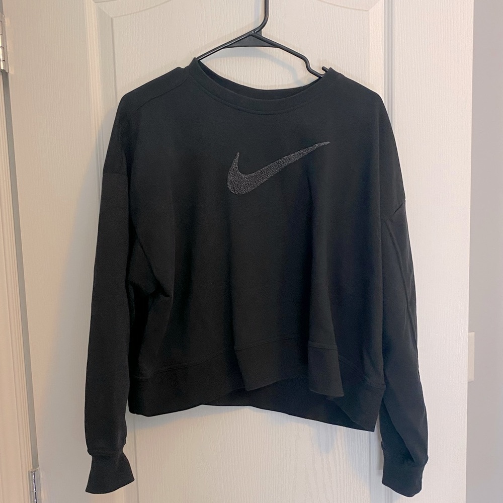 Womens black Nike crewneck sweater - Size L